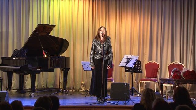Певица Лариса Соловьева исполняет в Доме Журналистов романс "Гори, гори, моя звезда" смотреть онлайн