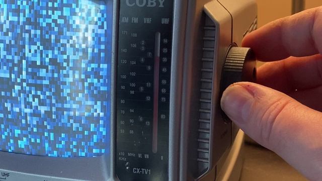 Hack an Analog TV Into a Geek TV With a Raspberry Pi Zero W смотреть онлайн