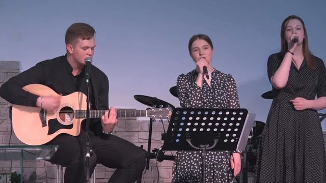 "Он так любит всех нас" | Дарья, Анна и Роман | ц. "Благовестие" г. Челябинск | 24.04.2022 смотреть онлайн