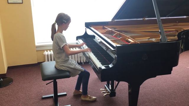 Lilli mit ,Bourlesque' von Leopold Mozart - Steinway&Sons Studio Berlin смотреть онлайн