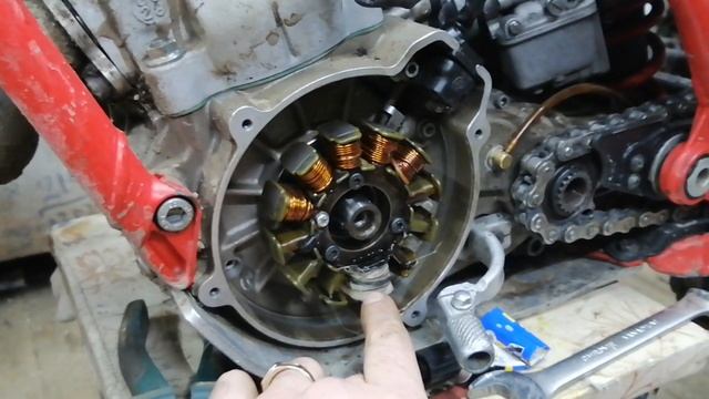 как снять маховик с GasGas TXT280