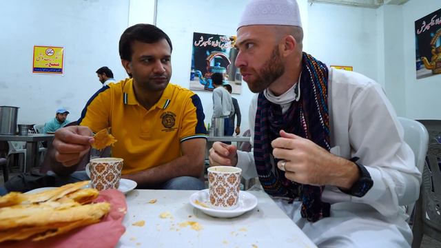 Traditional PAKISTANI MARKET In LAHORE!! Pakistan Street Food In Ichra Bazar | Pakistan