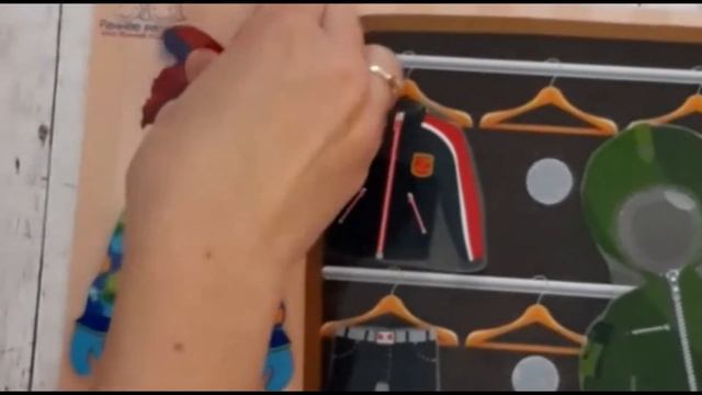 Развивающая игра на липучках 