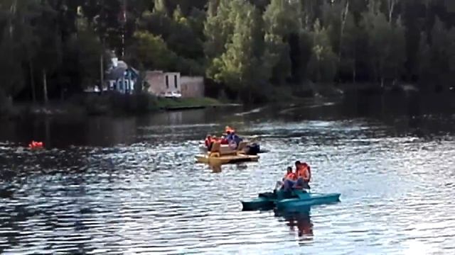 Спасение женщины с катамарана, давшего течь Иваново смотреть онлайн