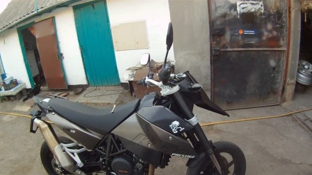 KTM 690 SM осмотр мотоцикла смотреть онлайн
