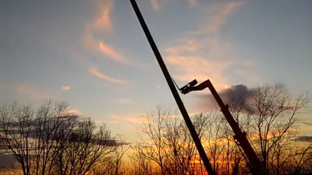 Setting one of the 75 foot poles for the Grand Vue Park Zip Line Course (2).mp4 смотреть онлайн
