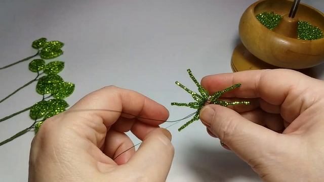 Бисероплетение. Цветы из бисера. Бокаловидные розы из бисера. 1 часть.Мастер класс. Пошаговый МК. смотреть онлайн