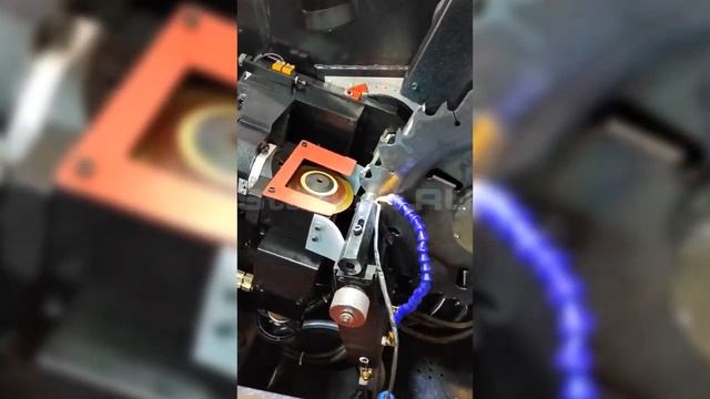 Заточка дисковой пилы с помощью заточного станка IRONMAC 800AN смотреть онлайн