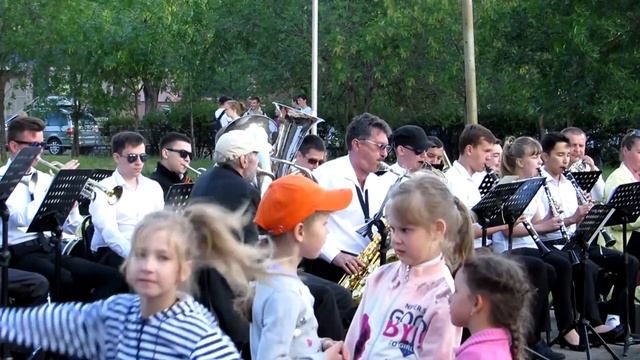 В городском саду играет духовой оркестр... г.Магнитогорска смотреть онлайн