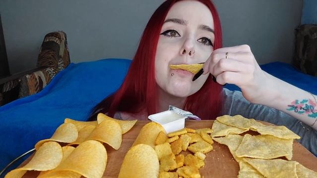 Чипсы и сухарики мукбанг/ответы на вопросы/mukbang смотреть онлайн