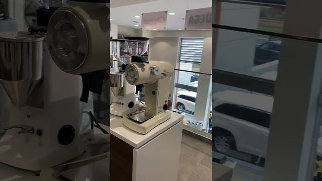 Tour of Dipacci Coffee Company (Sydney Showroom) смотреть онлайн