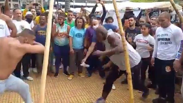 PRAÇA DA REPÚBLICA TITO SANTOS E MESTRE SABARA 2 GRANDES GUERREIROS смотреть онлайн