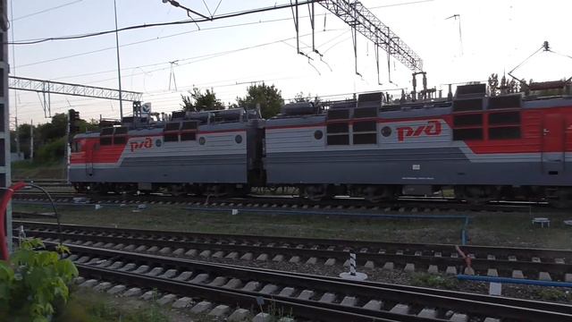 Электровозы ВЛ80С-1520 и ЭП1-367 на станции Саратов-2 смотреть онлайн