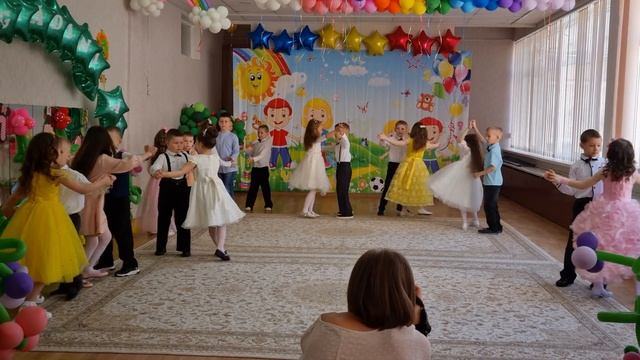 Выпускной 2022. Утренник в детском саду. Вальс. Группа "Незабудки" №13, город Кишинев. 4K смотреть онлайн