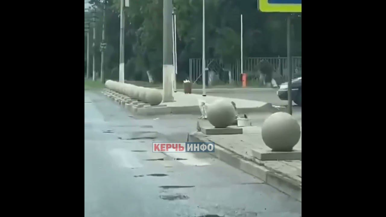 Город засыпает, шары просыпаются: в Керчи оживают инсталляции смотреть онлайн