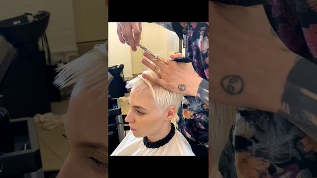 Тотал блонд и ультрамодная короткая стрижка ?