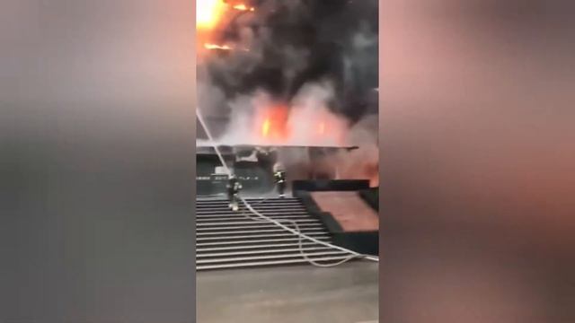 Сильнейший пожар в БЦ Гранд Сетунь плаза. смотреть онлайн