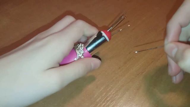 Где хранить иголки. Игольница в виде помады