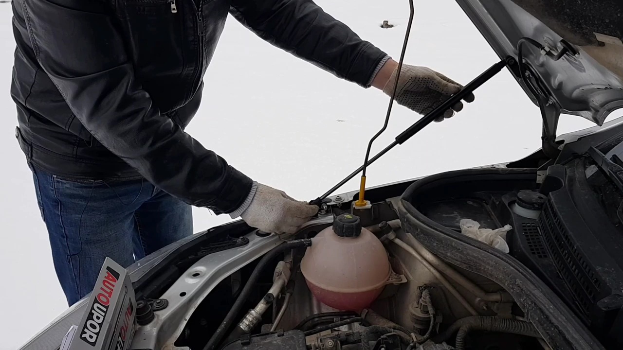 ЛАДА ВЕСТА КАК ПОСТАВИТЬ ГАЗОВЫЕ УПОРЫ КАПОТА? смотреть онлайн