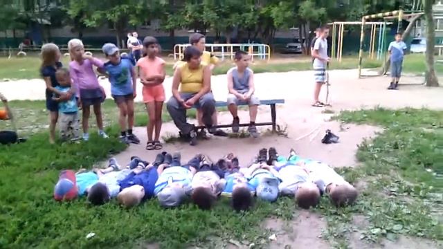 9 человек смотреть онлайн
