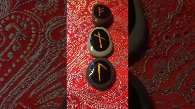 Пример расклада "Выбор работы" с трактовками Рун. смотреть онлайн