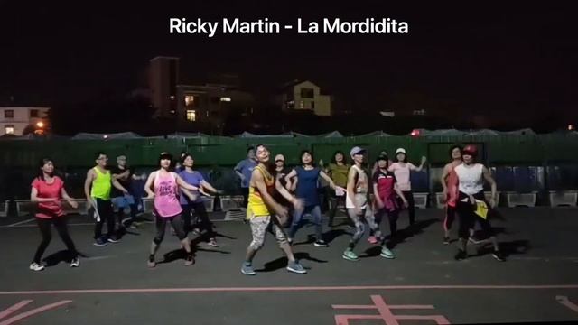 Ricky Martin - La Mordidita by KIWICHEN Zumba смотреть онлайн