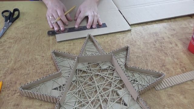 Как из ? ПРОСТЫХ МАТЕРИАЛОВ ? Сделать 2 Симпатичные ПОДЕЛКИ к Рождеству и Новому году СВОИМИ РУКАМИ смотреть онлайн