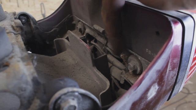Vorbereitung für den Umbau: Honda GL500 zerlegen: Sitzbank und Schutzblech смотреть онлайн