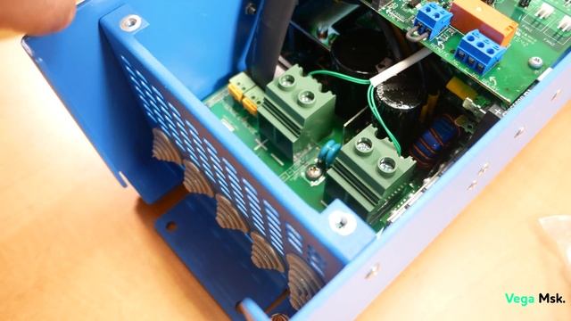 Обзор BlueSolar MPPT 150/70 CAN-bus SCC010070100 Часть 1 смотреть онлайн