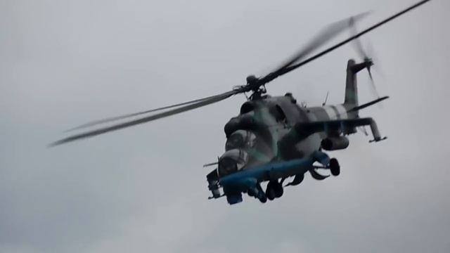 Боевой вертолет Ми-24 в действии.