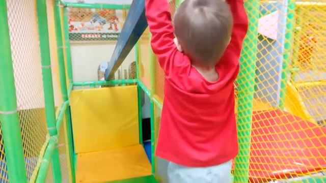 Вьетнам. Караоке по-вьетнамски. На велосипеде по магазину | Vietnam. Karaoke смотреть онлайн