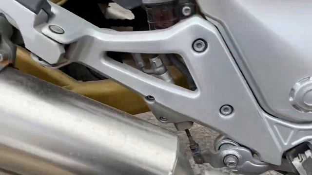 Mahindra Mojo Rear Caliper Jammed смотреть онлайн