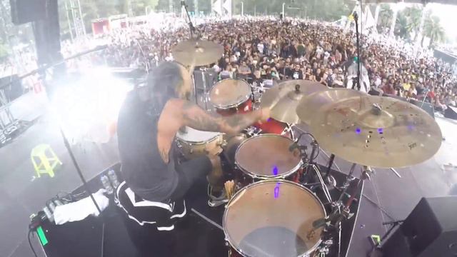 Leo Padua Vive Latino 2019 “Drop al Infierno” Drum Cam смотреть онлайн
