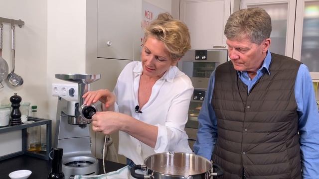Schweinsbratwürste Caprese - mit dem Kenwood Cooking Chef смотреть онлайн