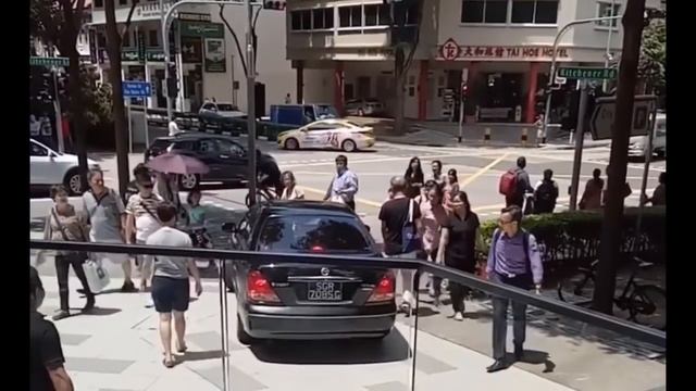 16apr2019 1212pm  #SGR7085G Nissan Sunny Driving Thru The Busy Pavement Of Kitchener Road.