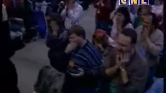 _Бог даёт сотням людей, золотые зубы.