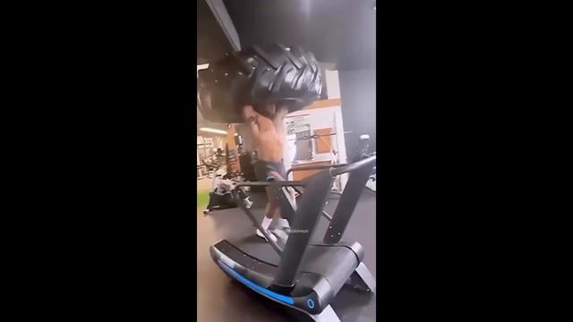 Рубрика Шок видео: "Безумный фитнес" - 4 часть "Фитнес монстры" (ошарашенный клиент) смотреть онлайн