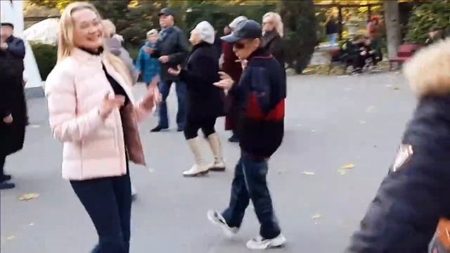 А НАСТОЯЩАЯ ПОДРУГА НА ДЕНЬГИ НЕ МЕНЯЕТ ДРУГА смотреть онлайн