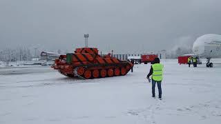 БРЭМ буксирует самолет 19.12.2018 смотреть онлайн