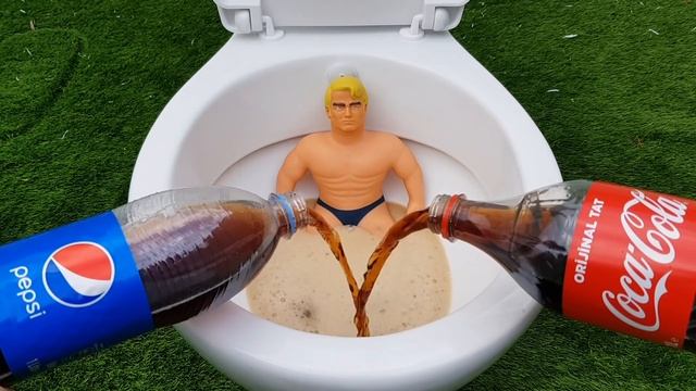 EXPERIMENT !! Stretch Armstrong VS Toilet, Coca Cola, Pepsi, Fanta and Mentos смотреть онлайн