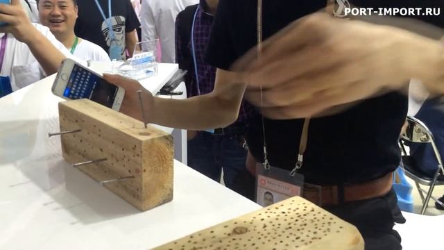 Как китайцы забивают гвозди iPhone и сверлят его дрелью! смотреть онлайн