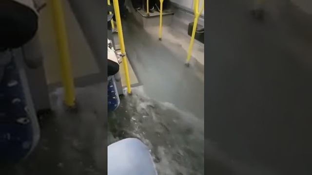 В Астане Автобус тонят смотреть онлайн
