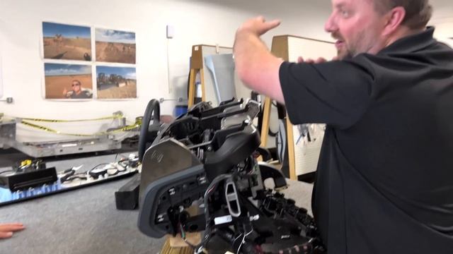 Instrument Panel Analysis | Rivian R1T Teardown смотреть онлайн
