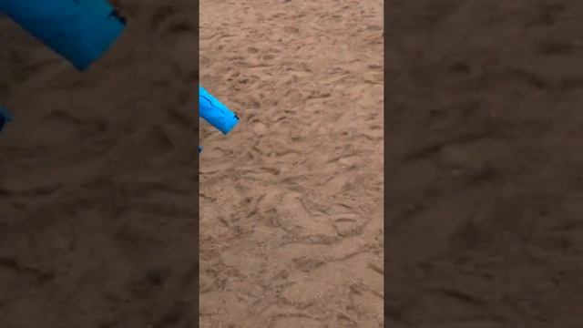 Как Карина оказалась в мокрых штанах на улице и продолжение ролика детская площадка возле дома))) смотреть онлайн
