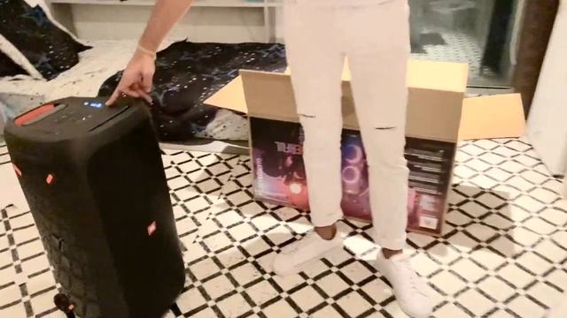 Let’s unbox to my JBL party box 310 ? ? #unboxingvideo #unboxing #jblbass #jblspeaker #bassmusic смотреть онлайн