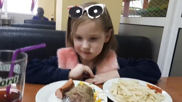 Делаем прическу и прокалываем ушки... смотреть онлайн