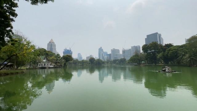 Бангкок. Парк Люмпини. Гигантские ящеры смотреть онлайн