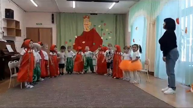 Осенний утренник в средней группе. Осеняя песня. смотреть онлайн