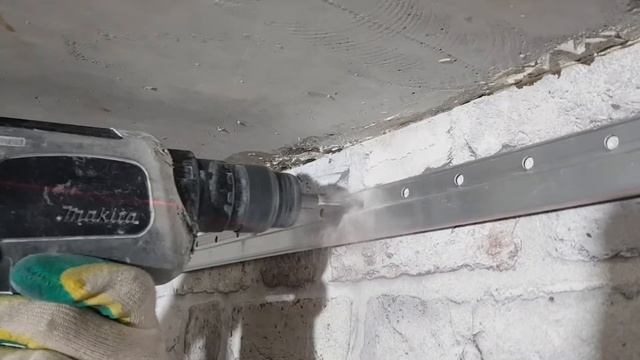 Вся пыль на обоях.Сверление стены. смотреть онлайн