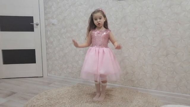 Рубрика «Не скучаем»Настя Лаврухина - «На папе» (автор Андрей Усачёв) смотреть онлайн